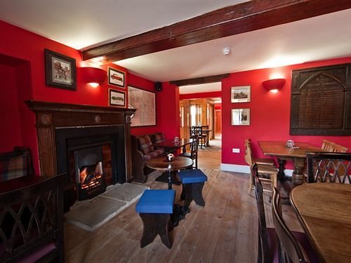 Inn Oak Tree